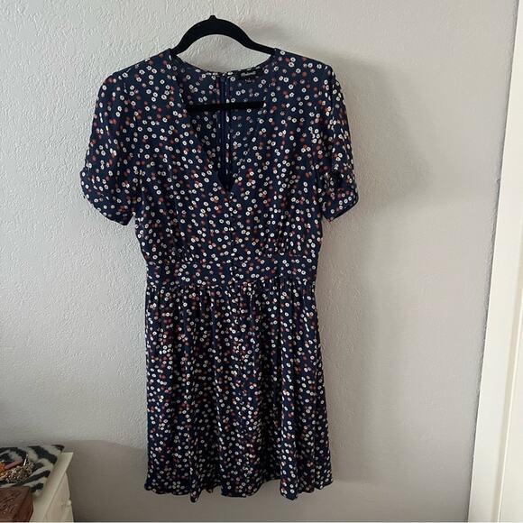 Madewell Tie Sleeve Button Front Dress in Mini Daisy Navy Blue - Picture 3 of 7